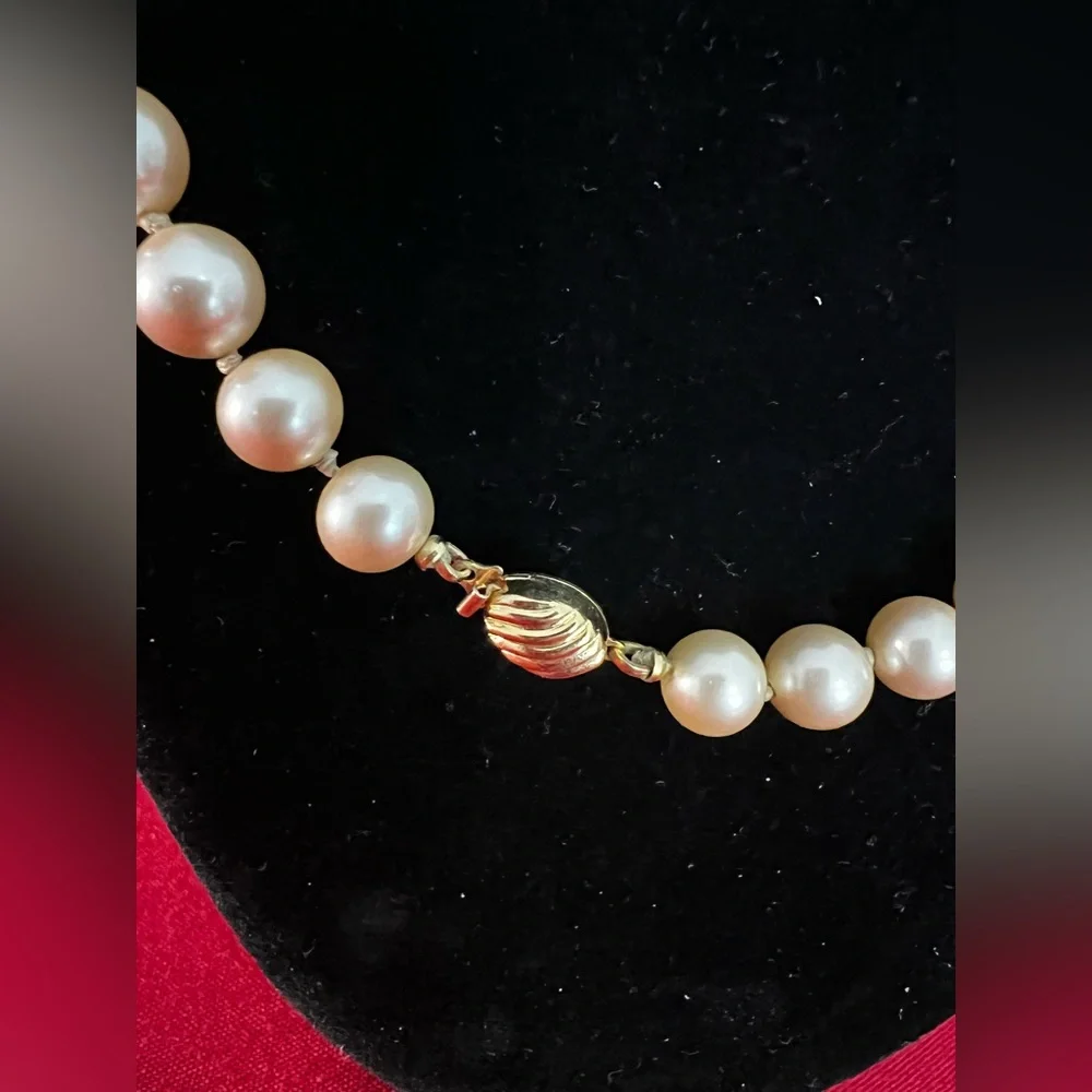 Vintage Marvella faux pearls in excellent Vintage condition.